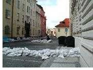 Prague, August 15: Sandbags hold the line against worsening damage. (Radio Prague)