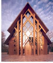The Chapel of the Apostles, University of the South, Sewanee, Tenn., shows architect Maurice Jennings + Daniel McKee Architects’ skill at uniting nature with buildings. Photo © Richard Johnson.