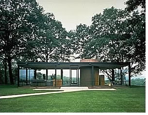 Johnsons famed Glass House in New Canaan, Connecticut. (from the Pritzker Prize Web site, www.pritzkerprize.com)