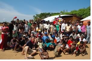 A group photo taken on the last day in Kalametiya, including all the CapAsia students and faculty members, local villagers, and masons. Photo  Kwanlert Nunthavisith.