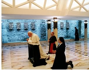 Pope John Paul II praying in the Chapel of the Holy Spirit. Photo courtesy of the Vatican.