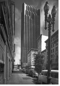 San Franciscos Bank of America World Headquarters Building, completed in 1969 by SOM with associate architects Wurster Bernardi & Emmons and Pietro Belluschi, is one of the many structures that benefited from Fishers technical expertise. Photo by Roger Sturtevant, from the AIA Archives.)