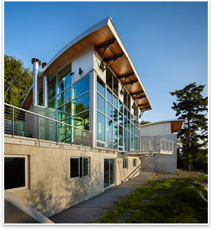 The western faade of the West Seattle Residence is a glass curtain wall.