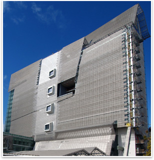 The San Franciso Federal Building designed by Morphosis. Images Courtesy of the GSA.